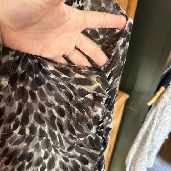 Ann Taylor Size 2 Blouse Layered Watercolor Floral Black Gray Short Sleeve Silk - Picture 6 of 14